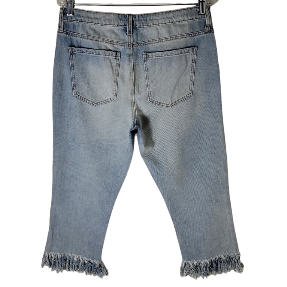 Ashley Mason women’s size 9 light wash frayed hem crop jeans - Picture 2 of 9